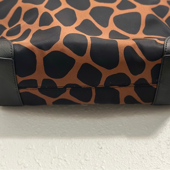 NWOT MICHAEL KORS Eva zip Tote Giraffe Animal Print! - Picture 3 of 6
